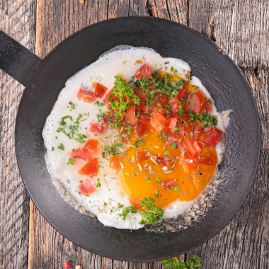 sahanda yumurta ve sebze