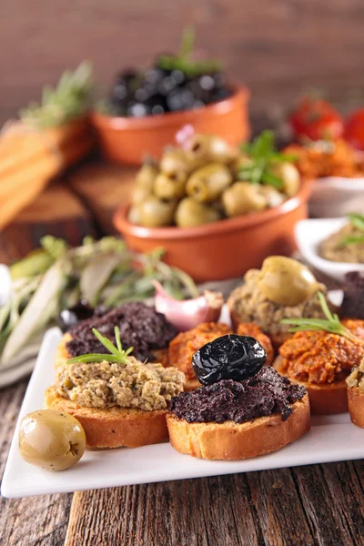 Canape with tapenade, appetizers — Stock Photo, Image
