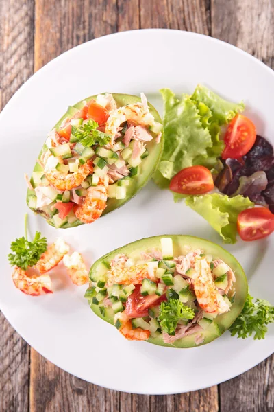 Avokádový salát s krevetami — Stock fotografie