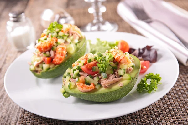 Avocado salad with shrimps — Stock Photo, Image