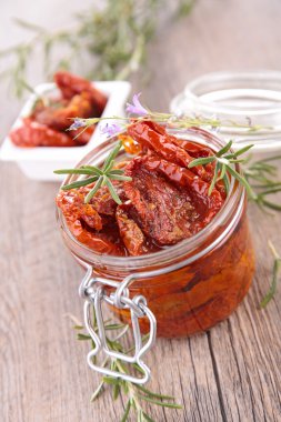 kuru domates ve biberiye