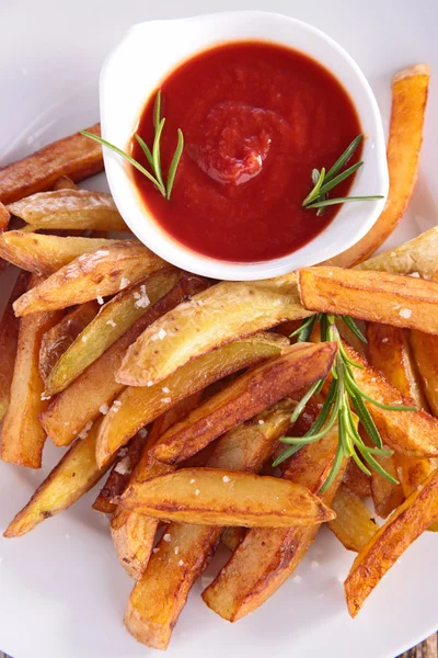 Pommes und Ketchup — Stockfoto