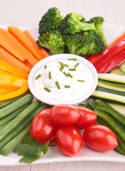 Vegetables and dip sauce — Stock Photo, Image