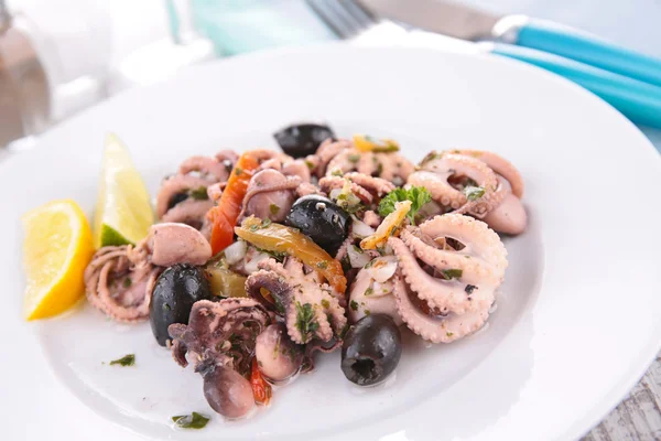 Octopus with lemon and olives — Stock Photo, Image