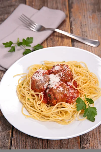 Spaghetti con polpette e parmigiano — Foto Stock