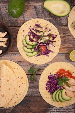 Taco, fajita sebzeleri ile