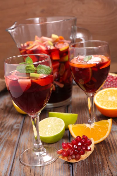 Sangria vin med frukter — Stockfoto