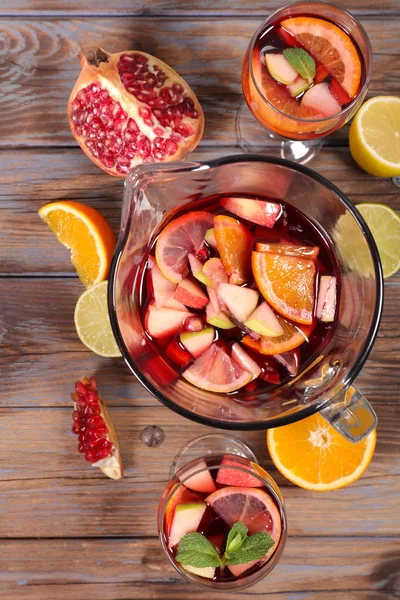 Vinho sangria com frutas — Fotografia de Stock