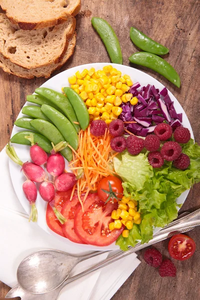 Salada vegetariana colorida — Fotografia de Stock