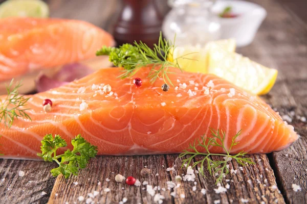 Raw salmon fillet — Stock Photo, Image
