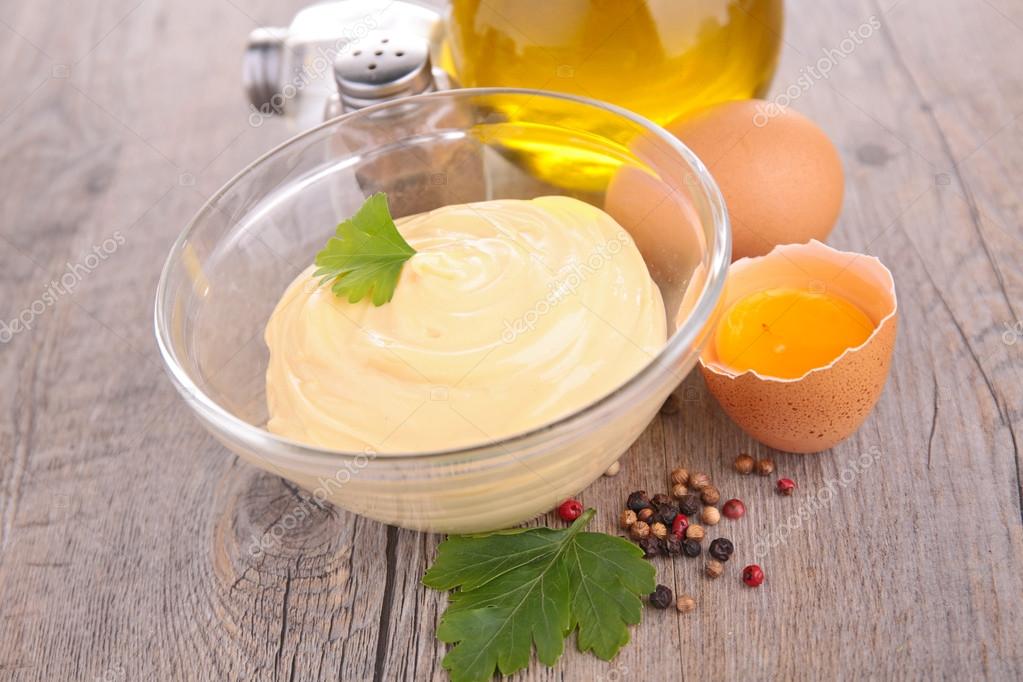 салат с майонезом. рецепты от tupperware. домашний майонез без яиц. домашний майонез. соус майонез.