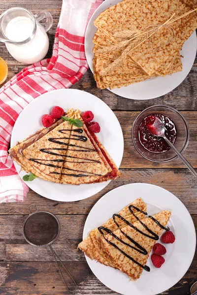 Crepe con cioccolato e lamponi — Foto Stock