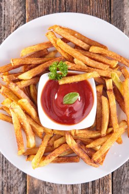 Soslu patates kızartması.