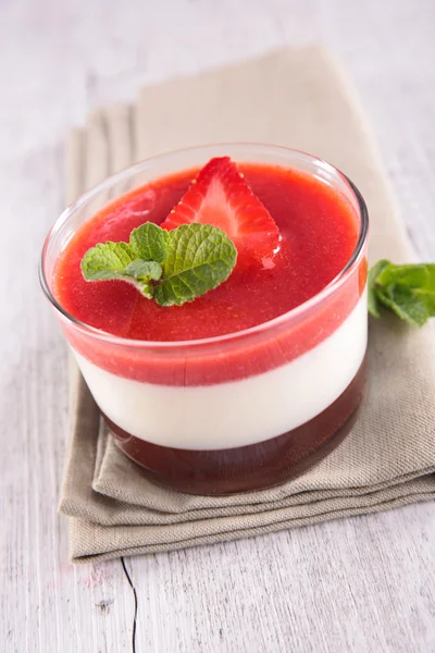 Chocolate mousse and strawberry sauce — Stock Photo, Image