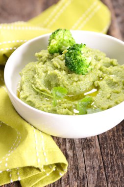 Vejetaryen brokoli püre