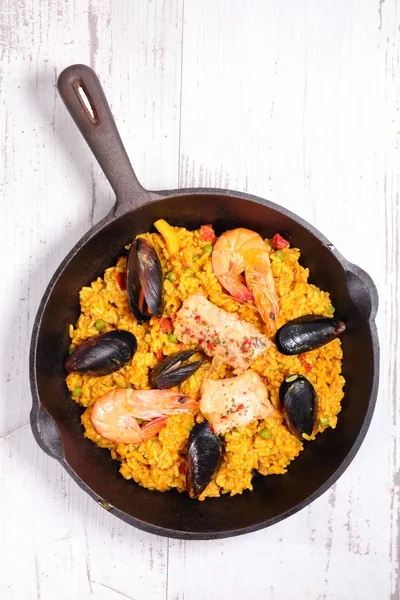 Frutos do mar paella com arroz — Fotografia de Stock