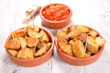 patatas bravas domates soslu