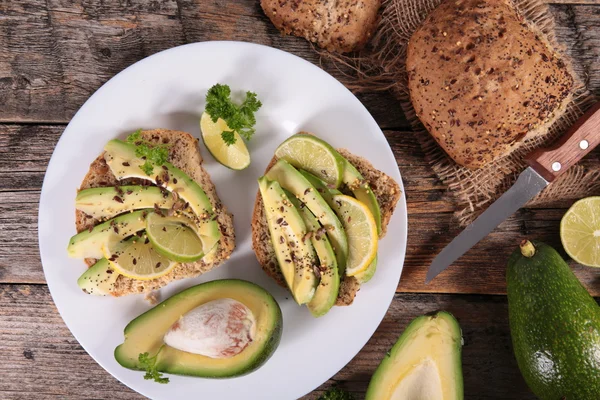 Vegetarian avocado sandwiches — Stock Photo, Image