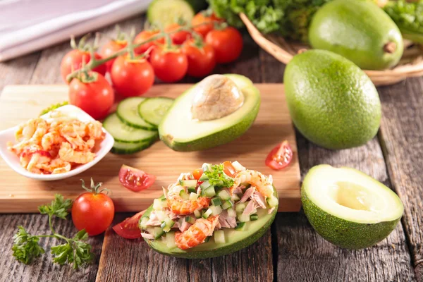 Karides ile Avokado salatası — Stok fotoğraf