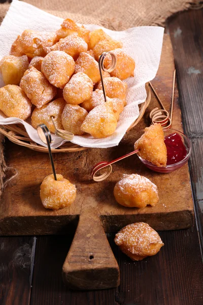 Gebratene Donuts mit Marmelade — Stockfoto