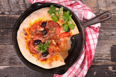 zeytinli klasik pizza