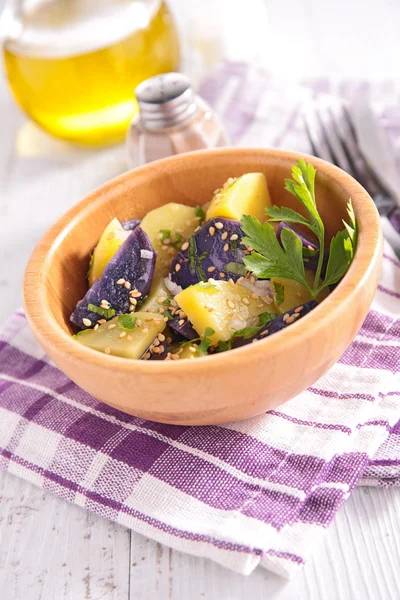 玉ねぎとジャガイモのサラダ — ストック写真