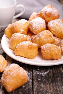 Şeker ile ev yapımı çörek