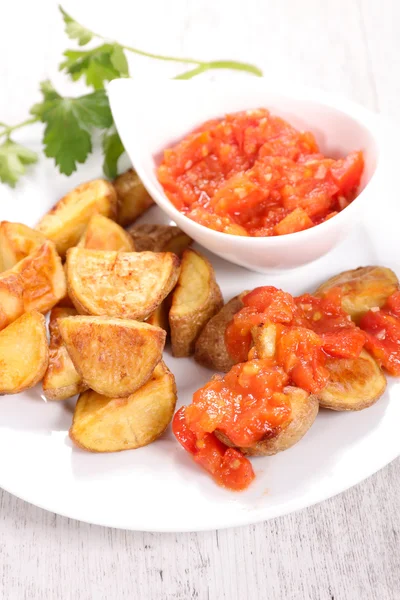 Potatis och tomatsås — Stockfoto