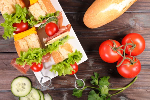 Sandwiches met ham brochettes — Stockfoto