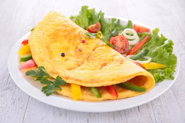Roll omeleta se zeleninou — Stock fotografie