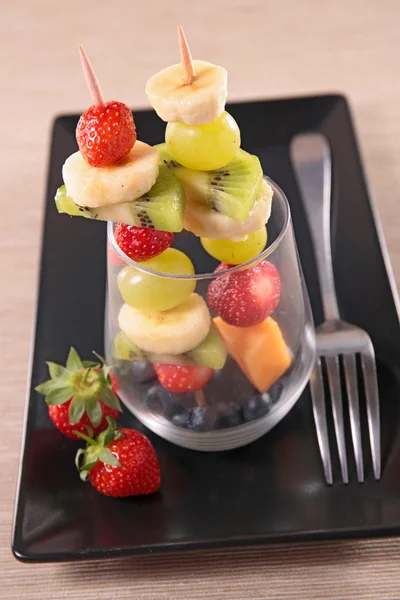 Fruit dessert brochettes — Stockfoto
