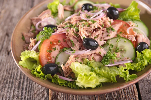 Vegetable salad with tuna — Stock Photo, Image