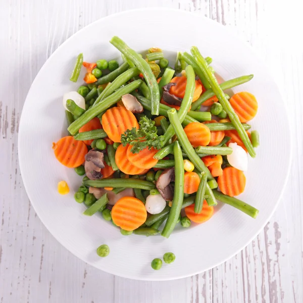 Verduras mixtas con setas —  Fotos de Stock