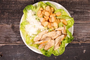 tavuklu Sezar salata