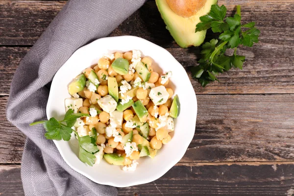 Salada de grão de bico com abacate — Fotografia de Stock