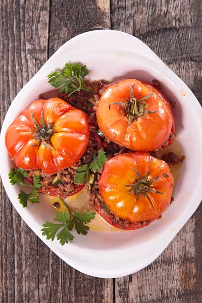 Stuffed tomatoes with beef — Stock Photo, Image