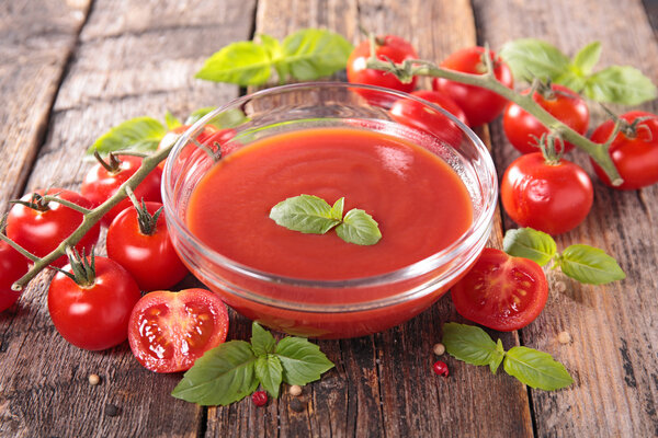 tomato sauce in bowl