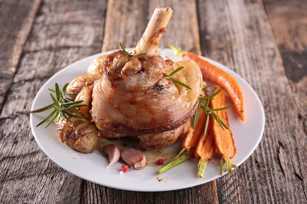 Lamb chop and vegetables — Stock Photo, Image