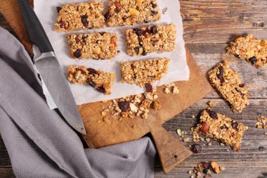 Ev yapımı fındıklı granola.