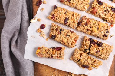 Ev yapımı fındıklı granola.