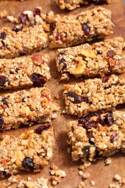 Ev yapımı fındıklı granola.