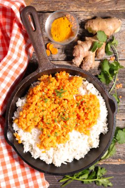 haşlanmış pirinç ve mercimek