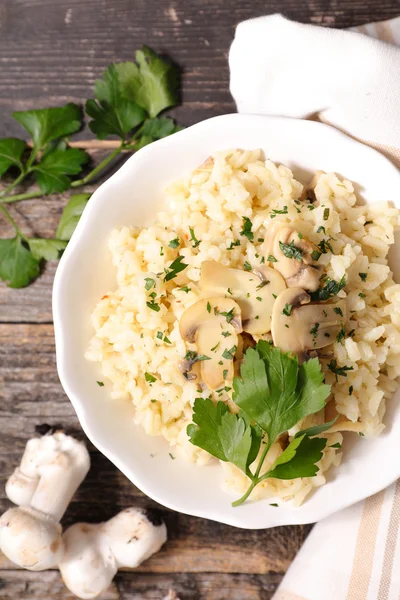 Risoto vegano com cogumelos — Fotografia de Stock