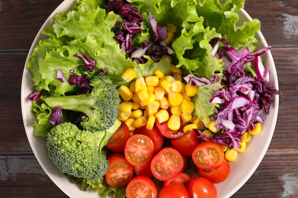 Insalata arcobaleno, ciotola vegetariana — Foto Stock