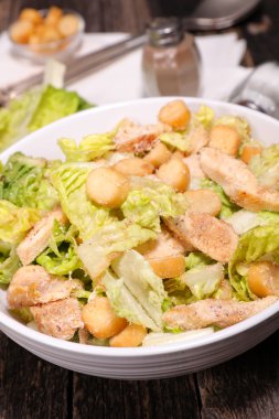 tavuklu Sezar salata