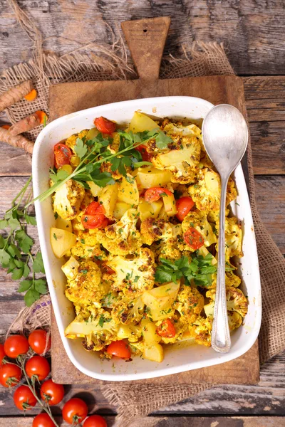 Verduras horneadas con coliflor y crema — Foto de Stock