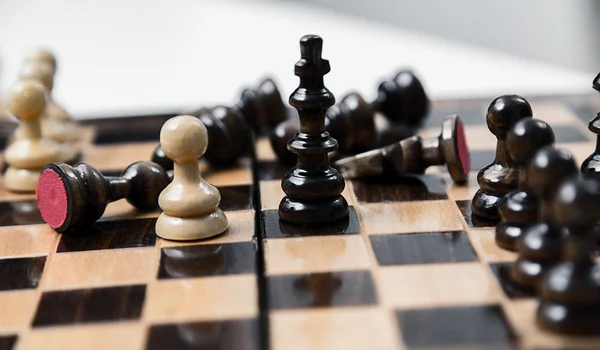 Pawn opposition in the middle of the board — Stock Photo, Image