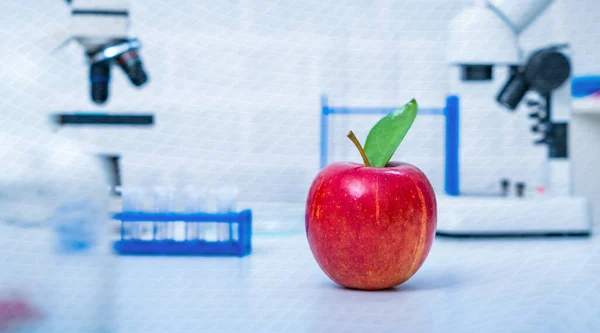 Kırmızı Elma Mikrobiyoloji Laboratuvarında Seçilecek Gıda Tedarik Kimya Laboratuvarı Laboratuvarda — Stok fotoğraf