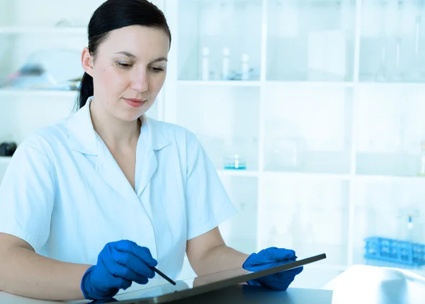 Female doctor is writing prescription — Stock Photo, Image