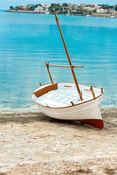 Docked boat in port.docking on the pier in the Mediterranean — Stock Photo, Image